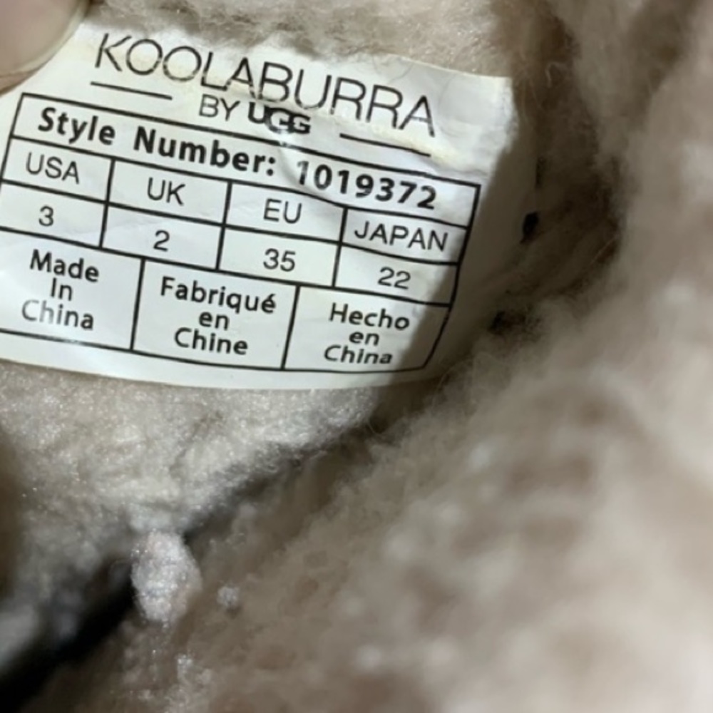 UGG Kollaburra Victoria Short Fur Boot 
Girls 3 - Picture 10 of 11